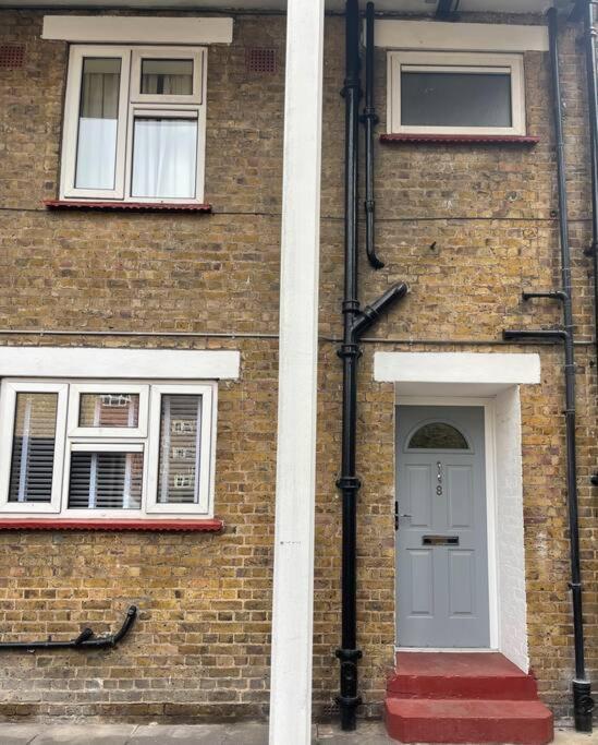 Newly Refurbished Apartment, Near Station & River Londra Exterior foto
