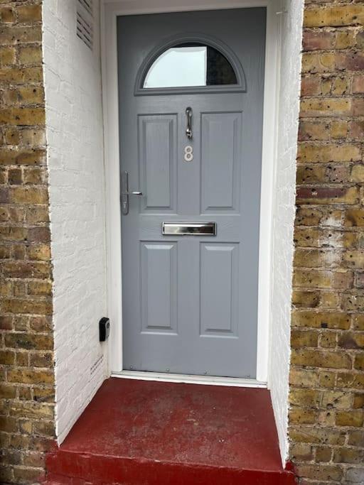 Newly Refurbished Apartment, Near Station & River Londra Exterior foto
